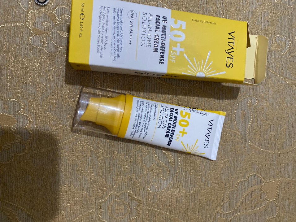 Vitayes 50+ SPF UV Çoklu Koruma Yüz Kremi - Görsel 2