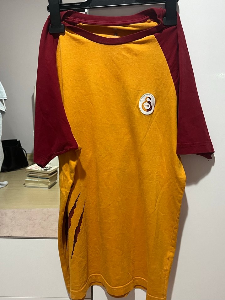 Düğmeli Sarı-Bordo Kısa Kollu Erkek Tişört - Görsel 2