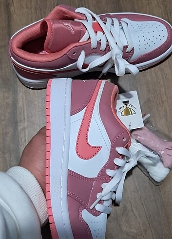 Nike Air Jordan 1 Low Desert Berry