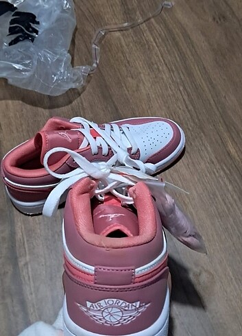 39 Beden Nike Air Jordan 1 Low Desert Berry