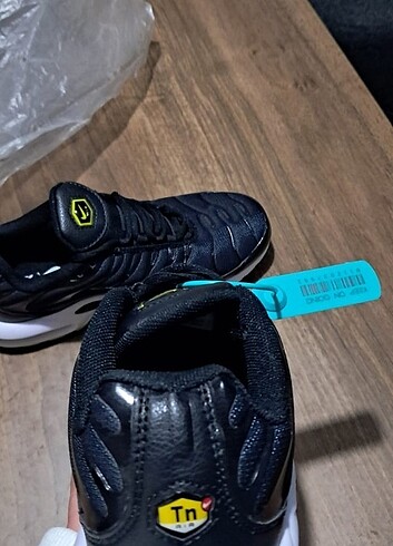 43 Beden Nike Air Max Plus 1 Black Volt