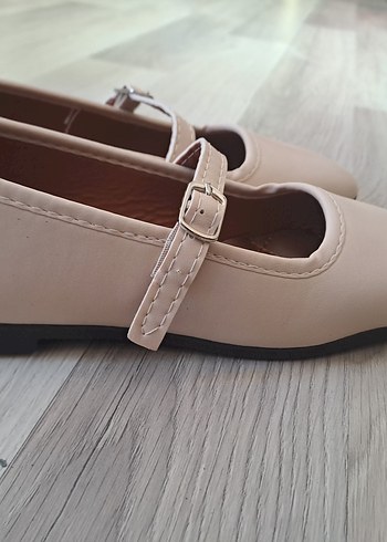Diğer Bej Tokalı Kadın Düz Ayakkabı