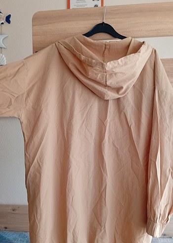 Bej Kapüşonlu Uzun Rahat Kesim Kadın Yağmurluk - Görsel 3