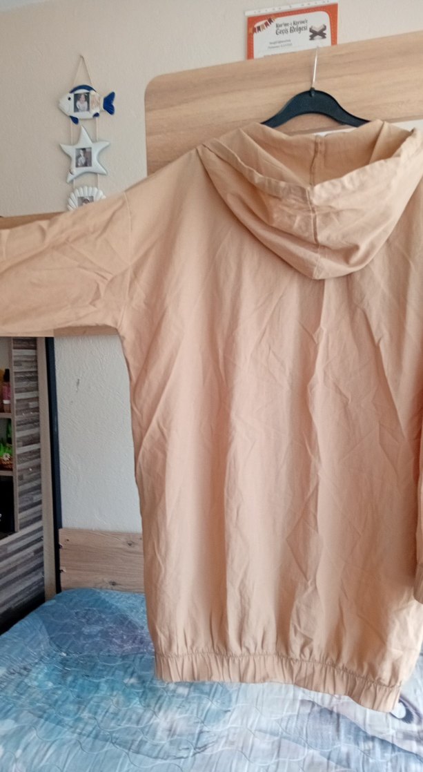 Bej Kapüşonlu Uzun Rahat Kesim Kadın Yağmurluk - Görsel 4