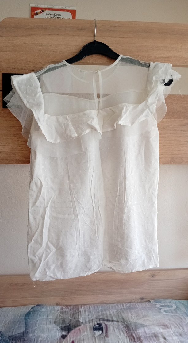 Beyaz Keten Mini Kollu Fırfırlı Çocuk Bluz - Görsel 4