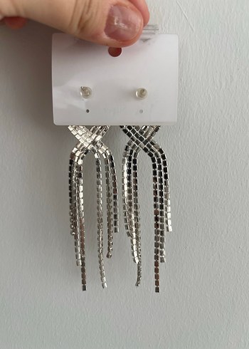 Uzun gümüş rengi küpe - Görsel 3