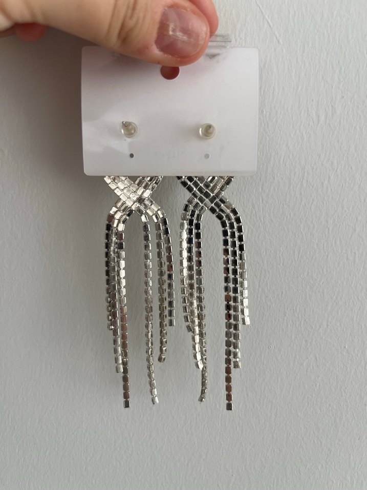 Uzun gümüş rengi küpe - Görsel 3