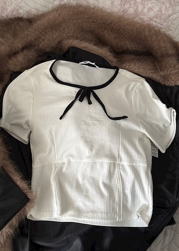 Kısa Kollu, Yaka Detaylı Beyaz crop - Görsel 3