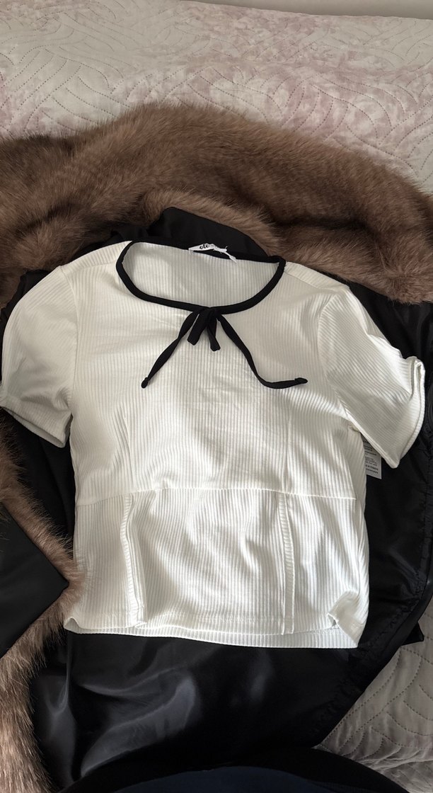 Kısa Kollu, Yaka Detaylı Beyaz crop - Görsel 2