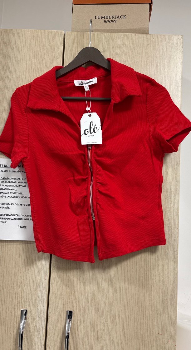 Kırmızı Mini Fermuarlı V Yaka Bluz - Görsel 3