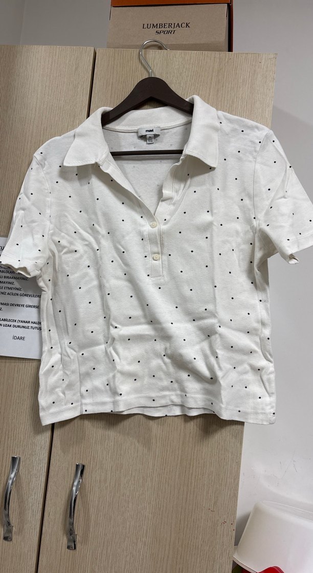 Düğmeli Beyaz Kadın Polo crop - Görsel 3