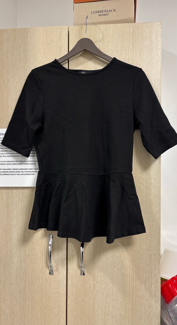 Kemer Detaylı Siyah Kadın Bluz - Görsel 2