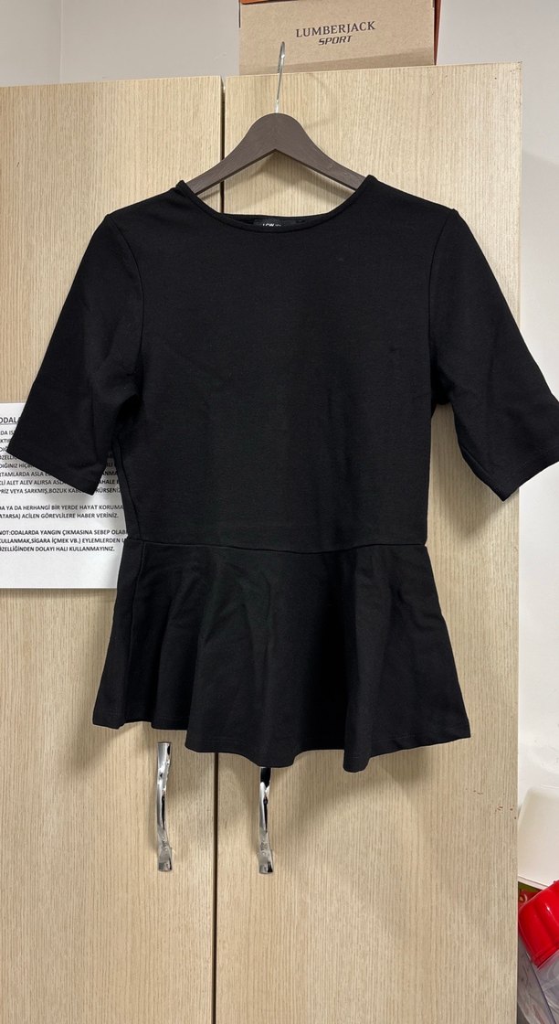 Kemer Detaylı Siyah Kadın Bluz - Görsel 3