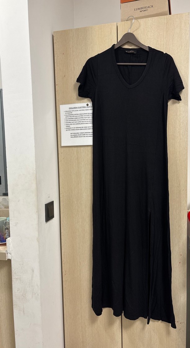 Siyah V Yakalı Uzun Kadın Elbise - Görsel 3