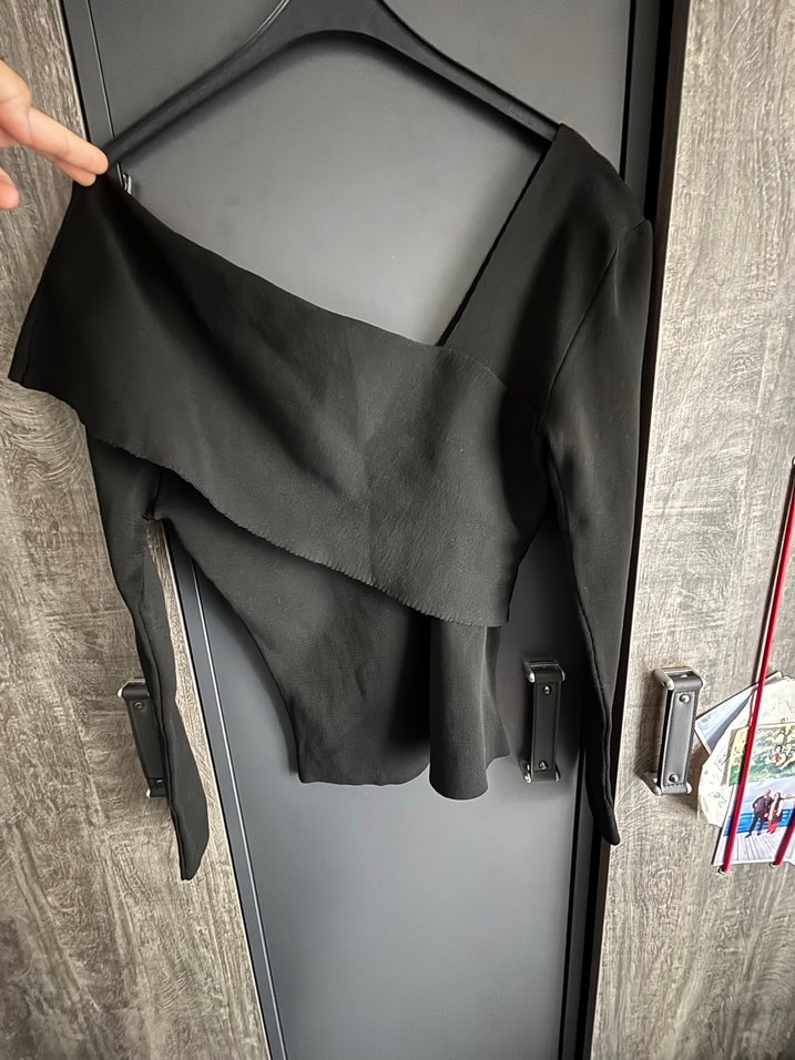 Kadın Siyah V Yaka omuz detaylı büyük beden  Bluz - Görsel 2