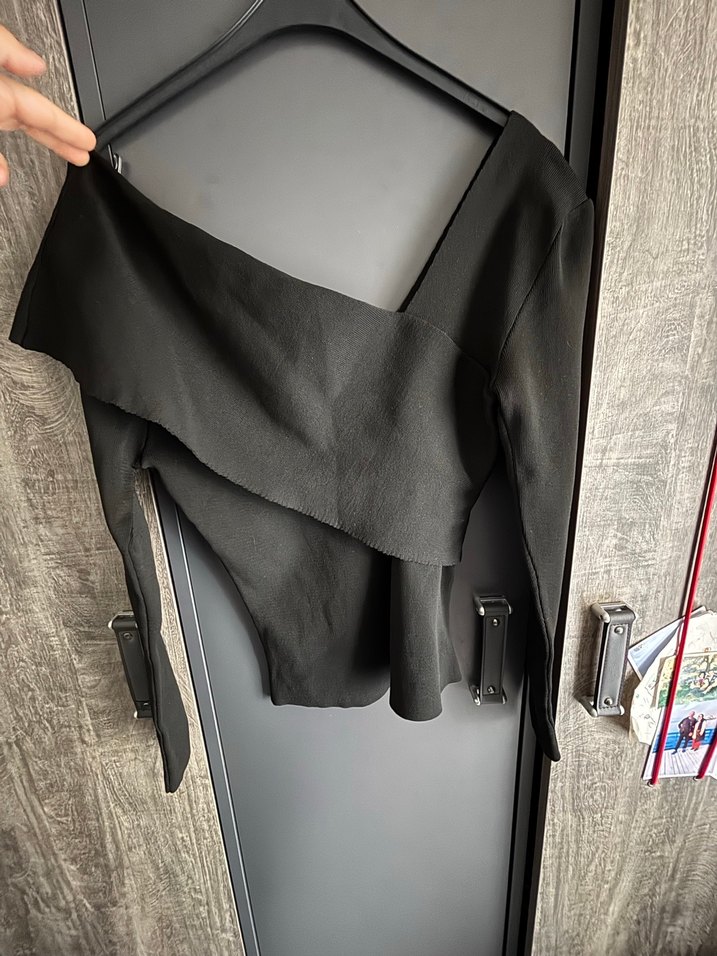 Kadın Siyah V Yaka omuz detaylı büyük beden  Bluz - Görsel 3