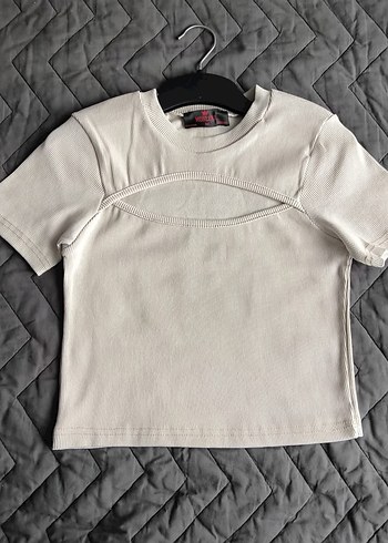 Göğüs dekolteli crop