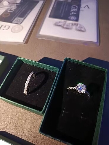 Mozanit Tektaş ve yarım tur toplam 4.15 ct