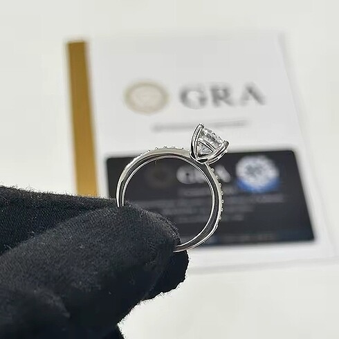 Beden beyaz Renk Mozanit 3 ct 9.0mm Tektaş Yüzük