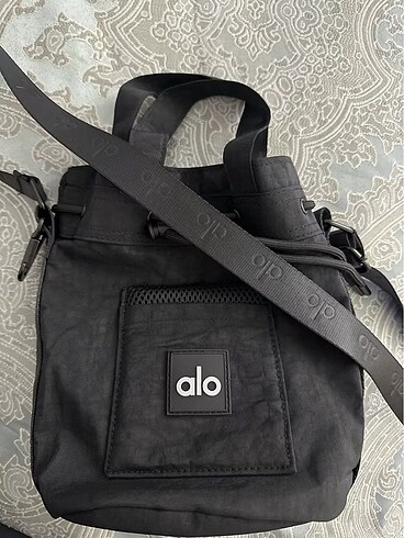 Beden Alo Yoga Crossbody Bucket Çanta