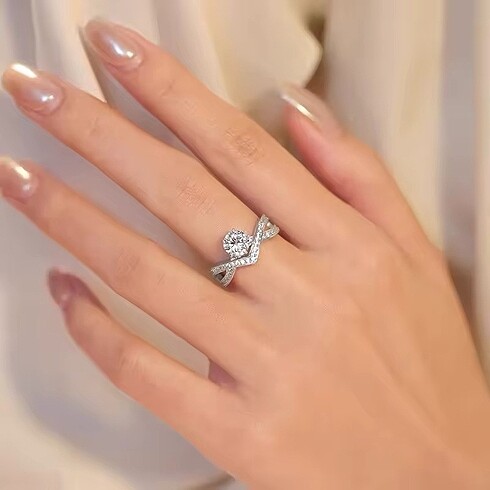 Beden beyaz Renk Mozanit 1 ct 6.5mm Özel Tasarım Yüzük