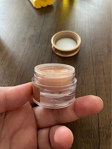 Beden Skinfood Salmon Concealer Kapatıcı 01