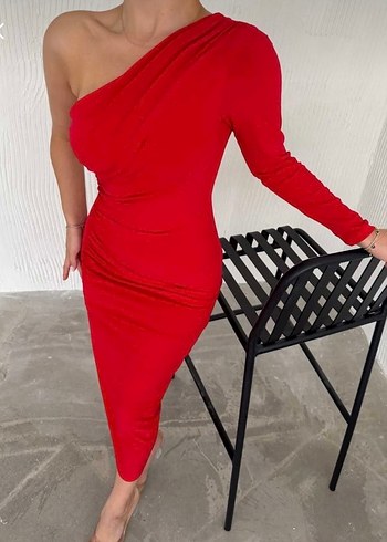 Kırmızı tek Kol Omuz Büzmeli Yan Drapeli Yırtmaçlı Uzun Elbise - Görsel 2