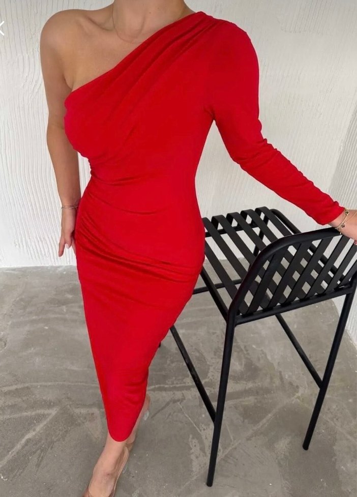 Kırmızı tek Kol Omuz Büzmeli Yan Drapeli Yırtmaçlı Uzun Elbise - Görsel 2