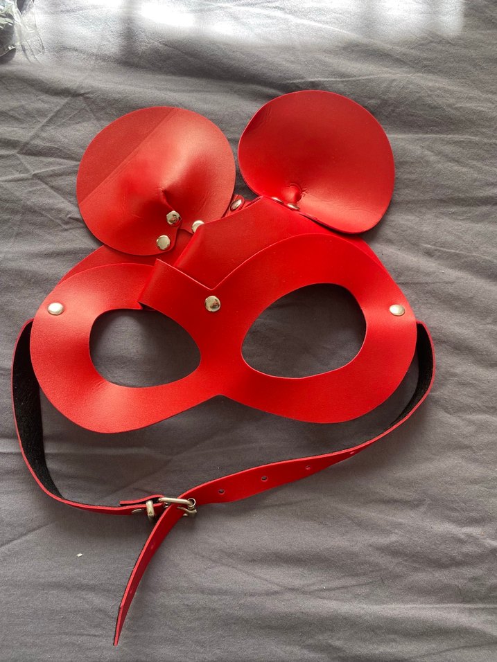 Kırmızı Boncuklu Rock Punk Uyku Maskesi - Görsel 2