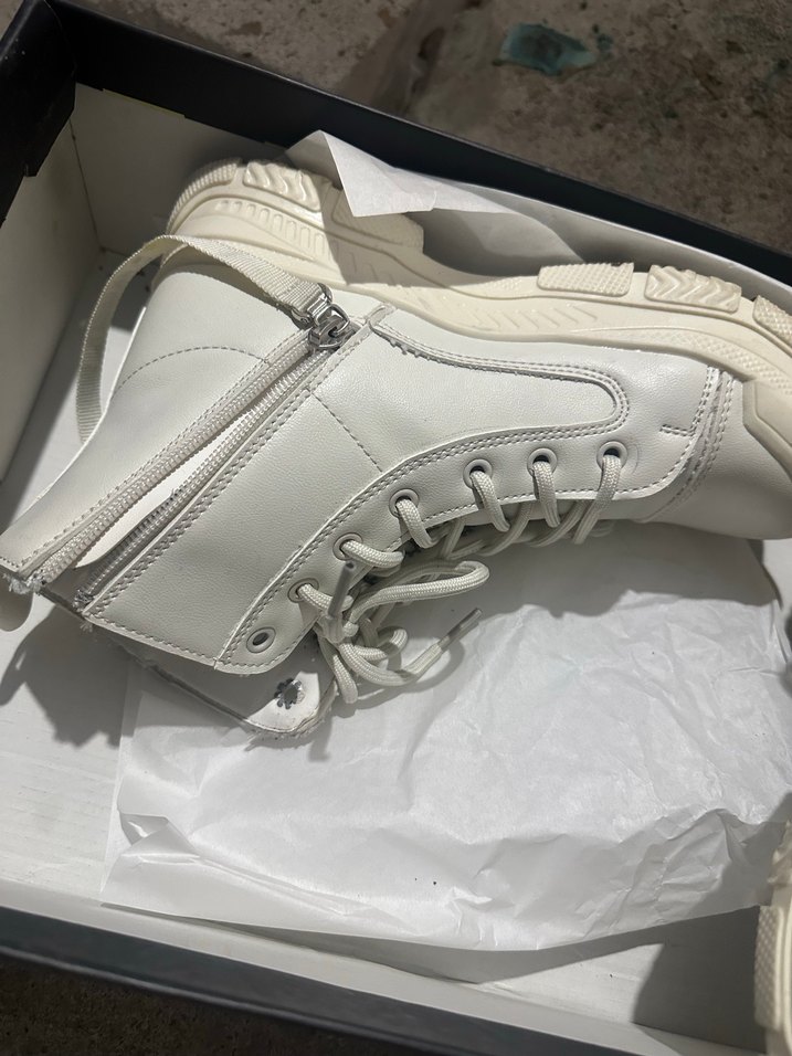 Beyaz Fermuarlı Street Style Kadın Bot - Görsel 2