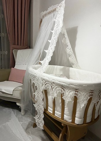Beyaz Dantel Detaylı Ahşap Beşik - Görsel 2