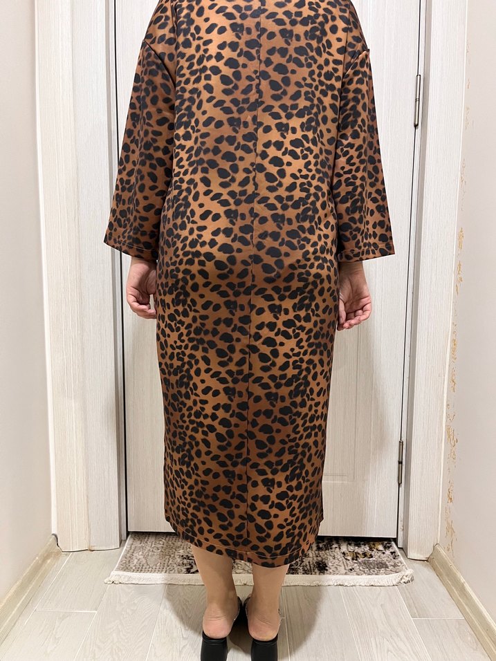 Kahverengi Leopar Desenli Uzun Kadın Elbise - Görsel 2