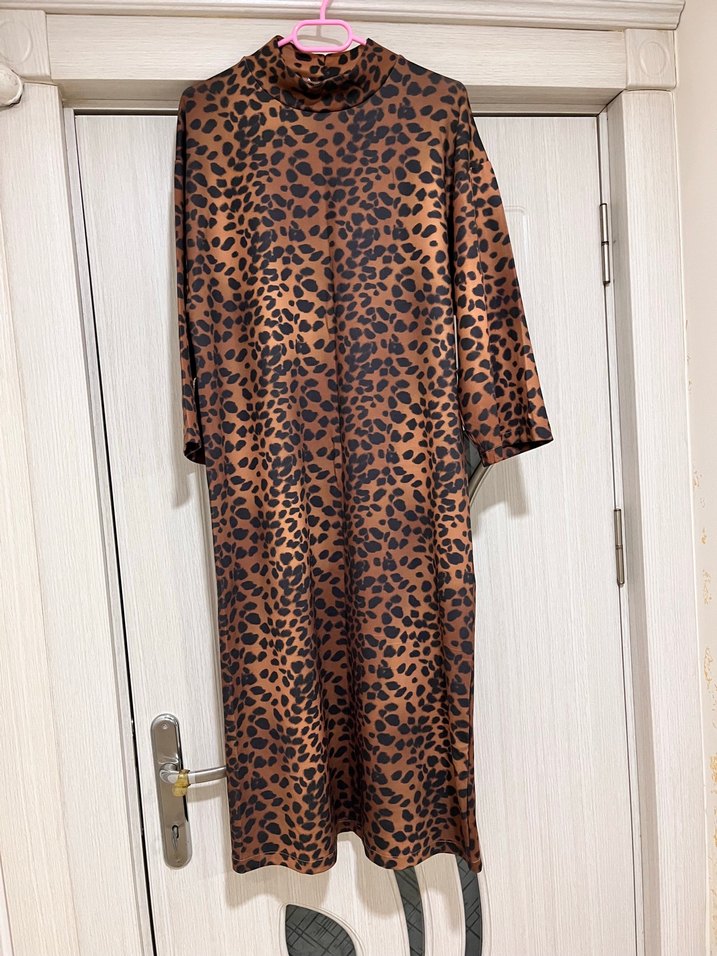 Kahverengi Leopar Desenli Uzun Kadın Elbise - Görsel 3