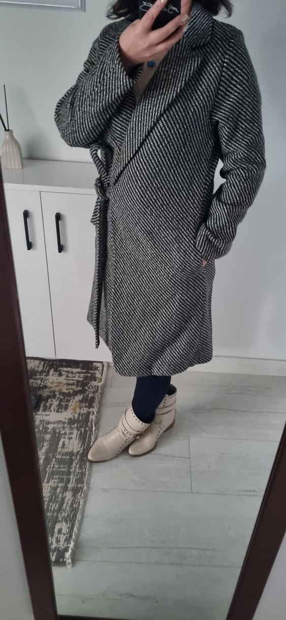 Desenli Uzun Kaban - Görsel 3