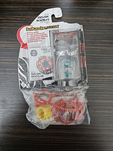 Hasbro cyclone herculeo sıfır kutusunda beyblade
