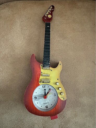 Saat gitar sekılınde alarmlı