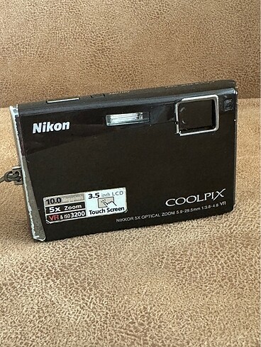 Nikon marka dıjıtal fotoğraf makinesi calısıyor