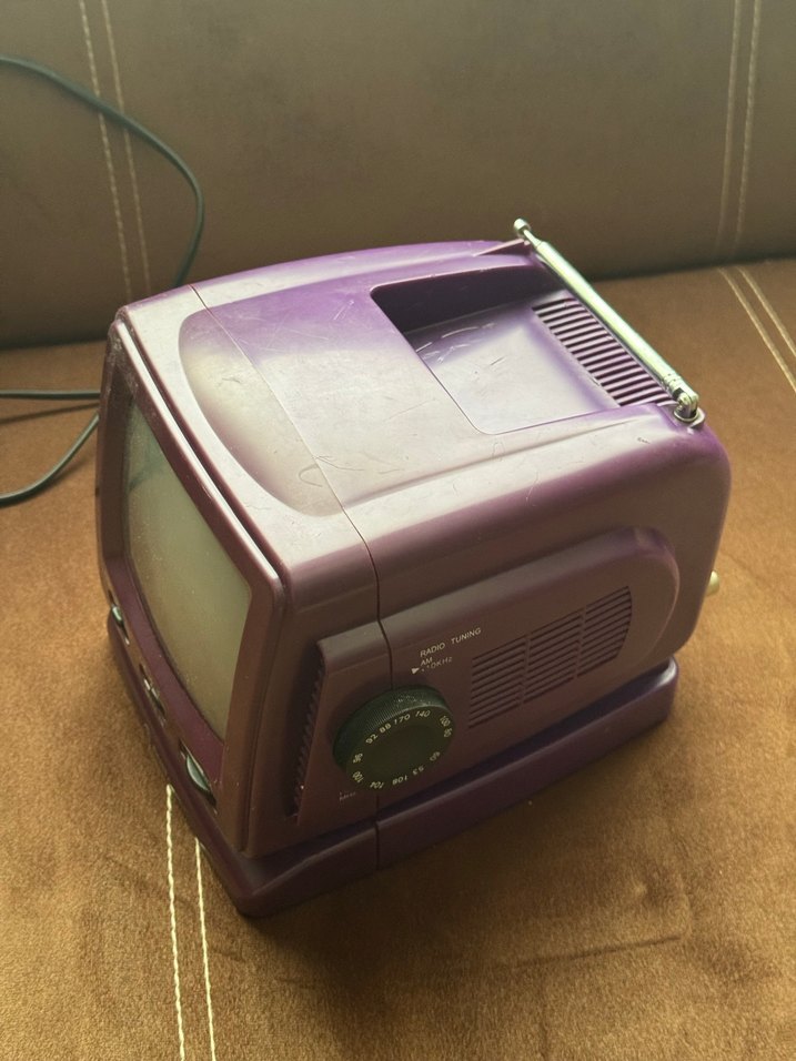 Mor Retro Televizyon Monitörü - Görsel 3
