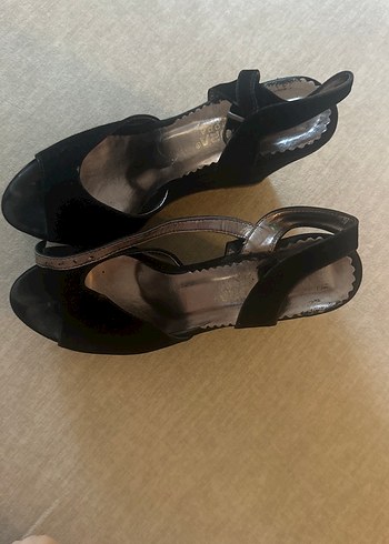 Diğer Siyah Topuklu Sandalet
