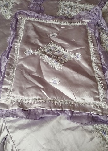 Mor Nakışlı Parlak Yatak Örtüsü - Görsel 6