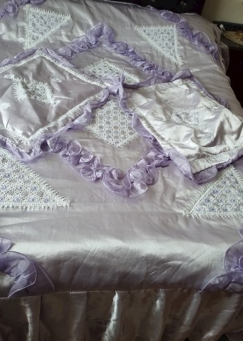 Mor Nakışlı Parlak Yatak Örtüsü - Görsel 4