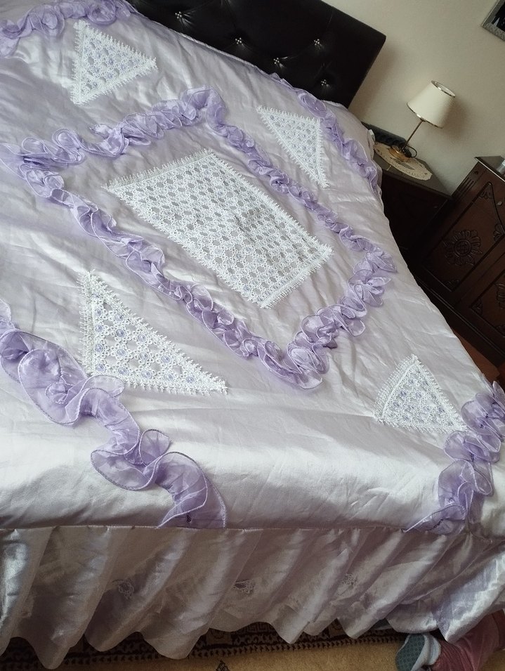 Mor Nakışlı Parlak Yatak Örtüsü - Görsel 2