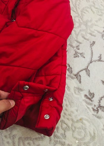 Kız Çocuk Kırmızı Kapüşonlu Kürklü Mont - Görsel 3