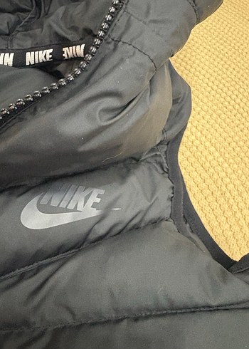 Siyah Kapüşonlu Kız  çocuk  Şişme Yelek - Görsel 2