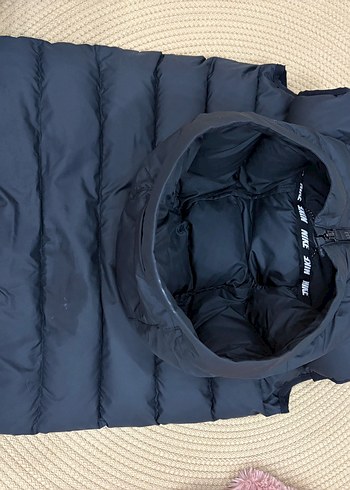 Siyah Kapüşonlu Kız  çocuk  Şişme Yelek - Görsel 4