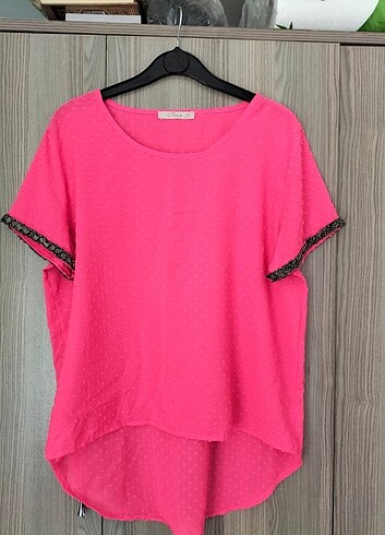 Diğer Kolları boncuk detaylı L-XL beden uyumlu tişört