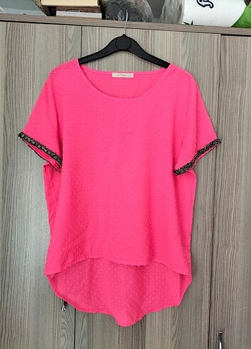 l Beden pembe Renk Kolları boncuk detaylı L-XL beden uyumlu tişört