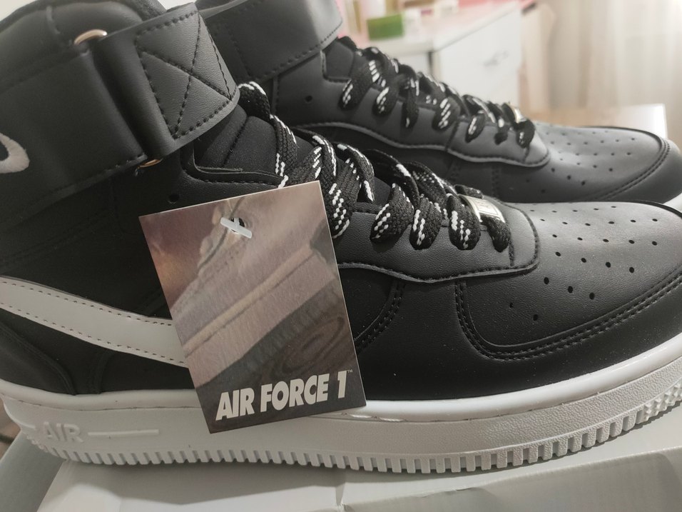 Siyah beyaz Nike Air Bot - Görsel 3