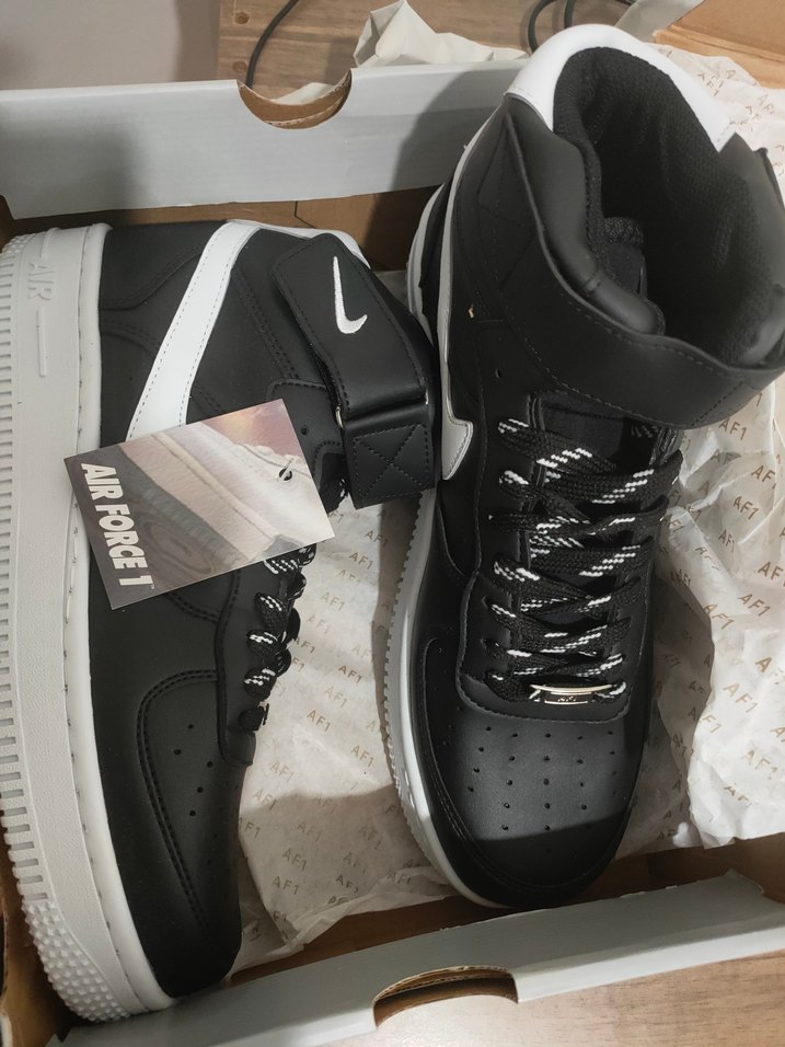 Siyah beyaz Nike Air Bot - Görsel 2