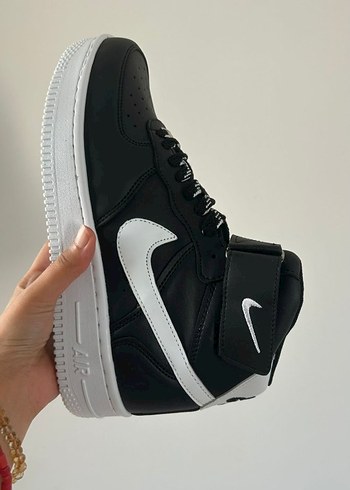 Siyah Beyaz Nike Spor Bot - Görsel 2